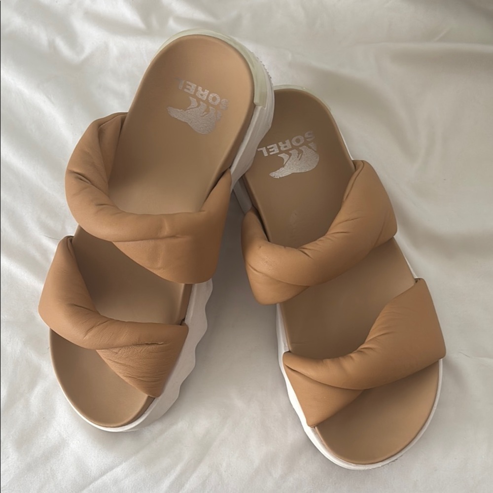 Sorel Women's Tan Slide Sandals